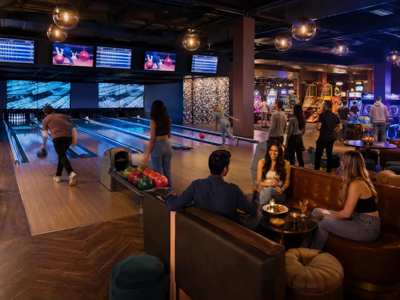 Espace bowling lounge en soirée