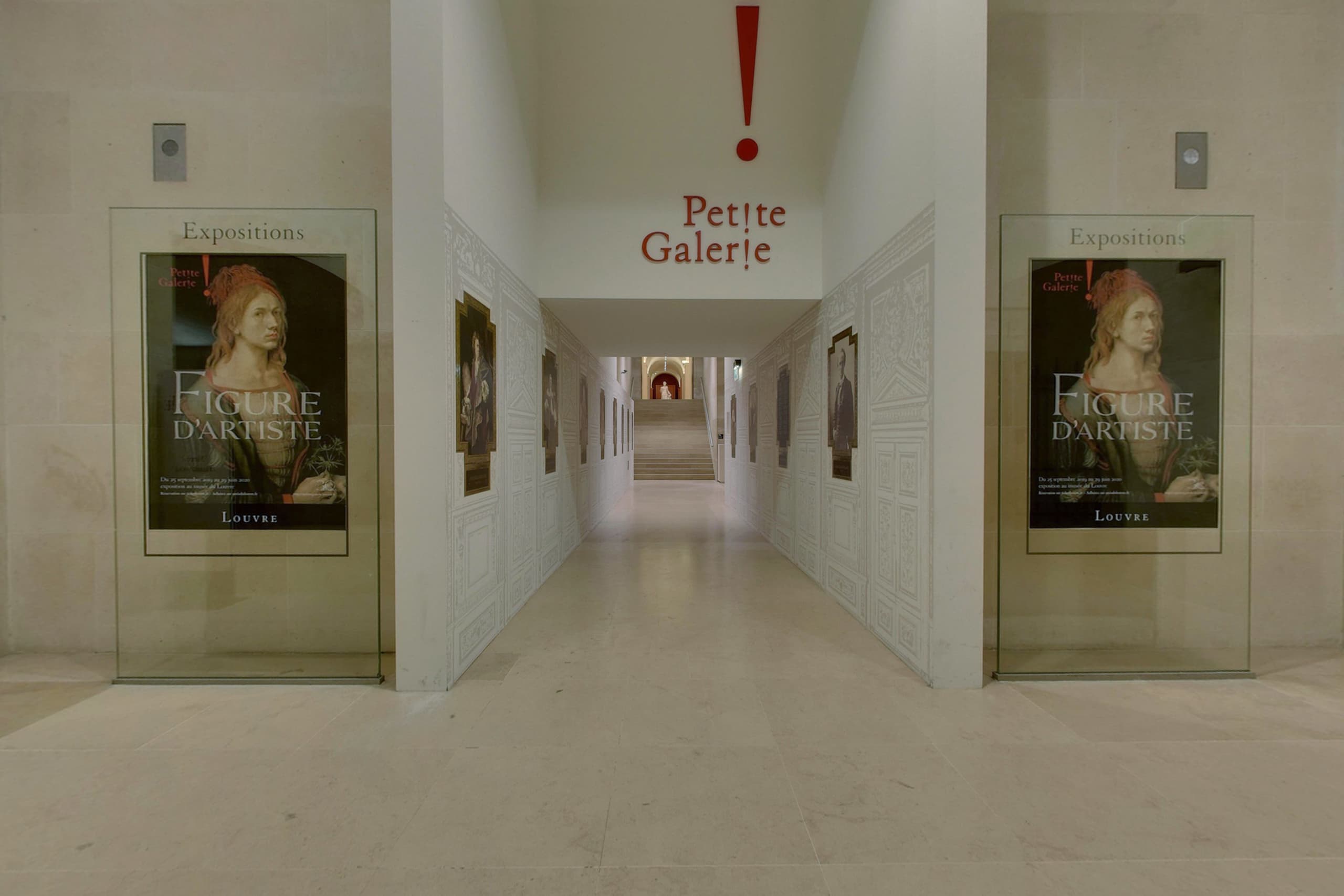 Petite Galerie — Musée du Louvre — HD Media 360° virtual tour displayed on a smartphone