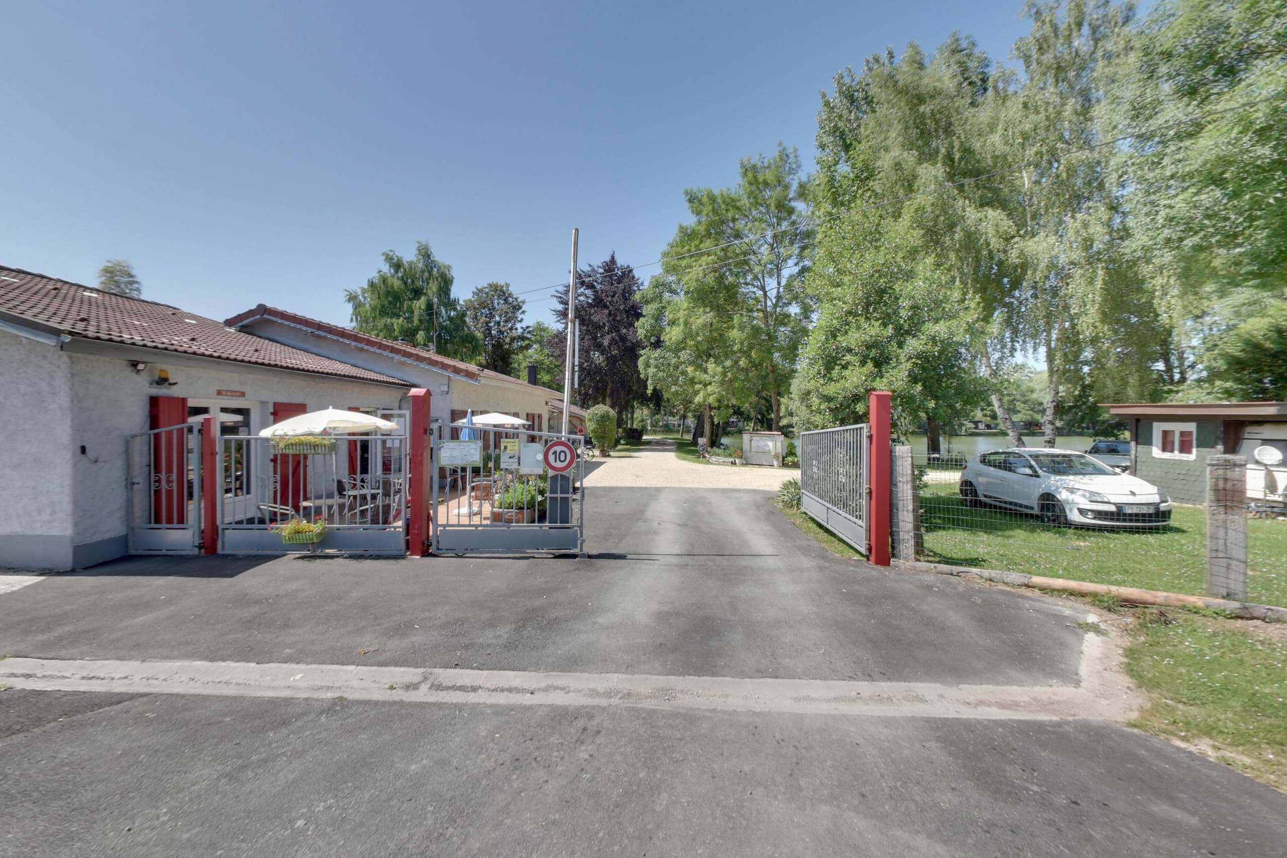 Kity Caravaning Inn — HD Media 360° virtual tour displayed on a tablet