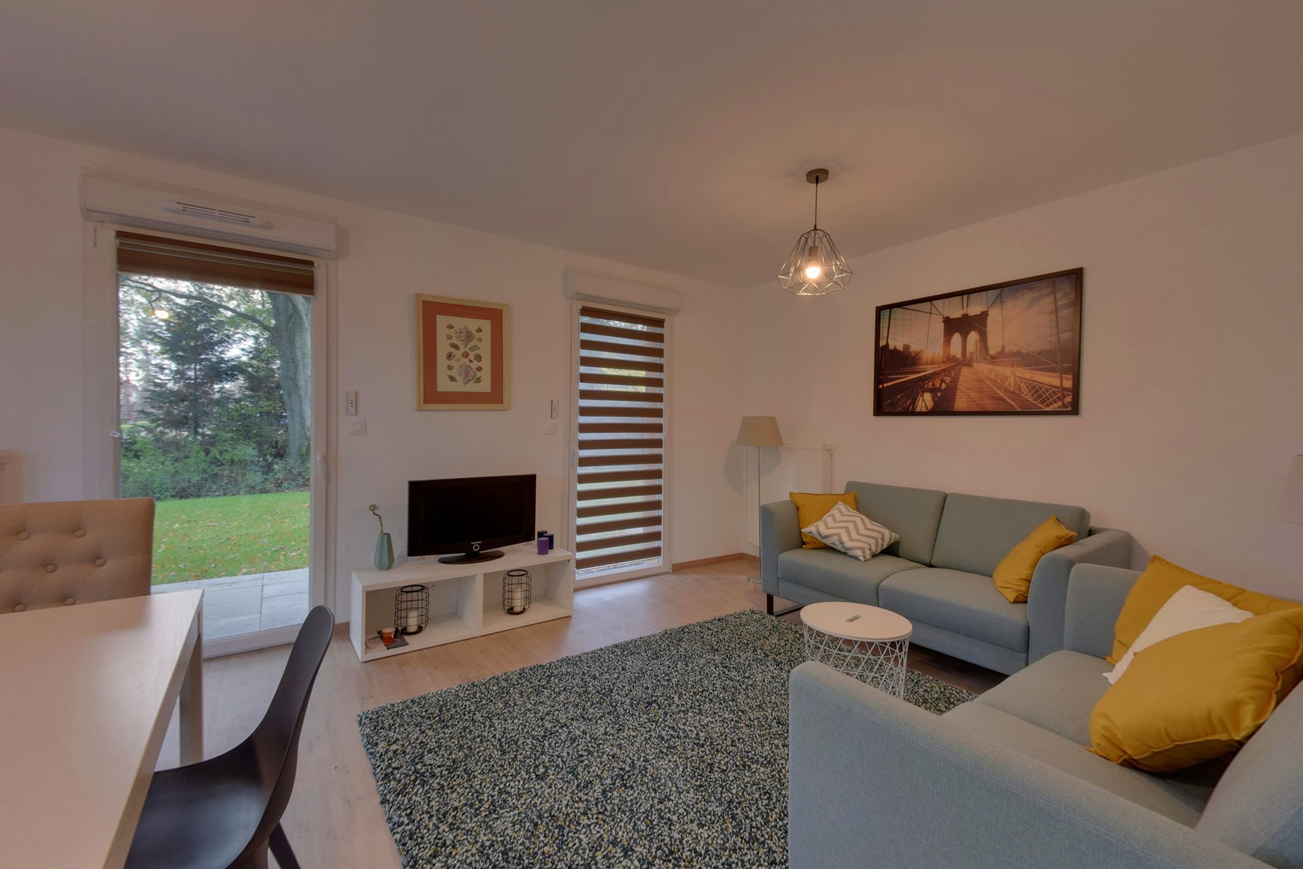 URBAXIM — Le Trianon, Provin (59) — HD Media 360° virtual tour displayed on a smartphone