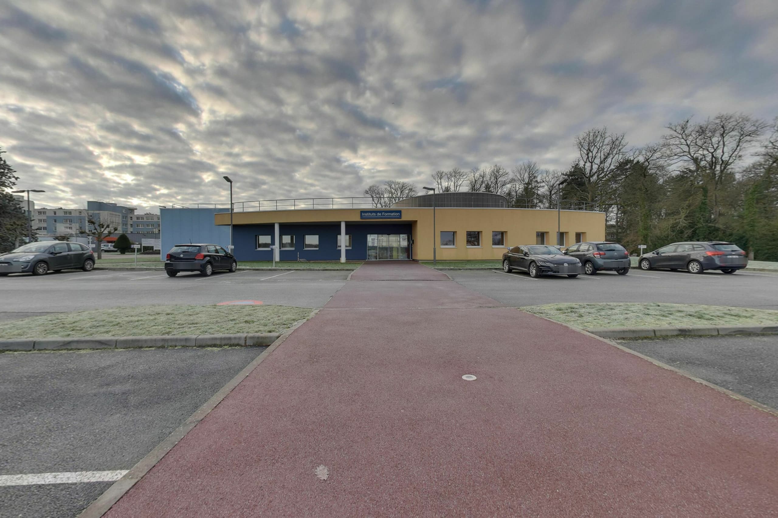 Hôpital de la Musse — HD Media 360° virtual tour displayed on a tablet