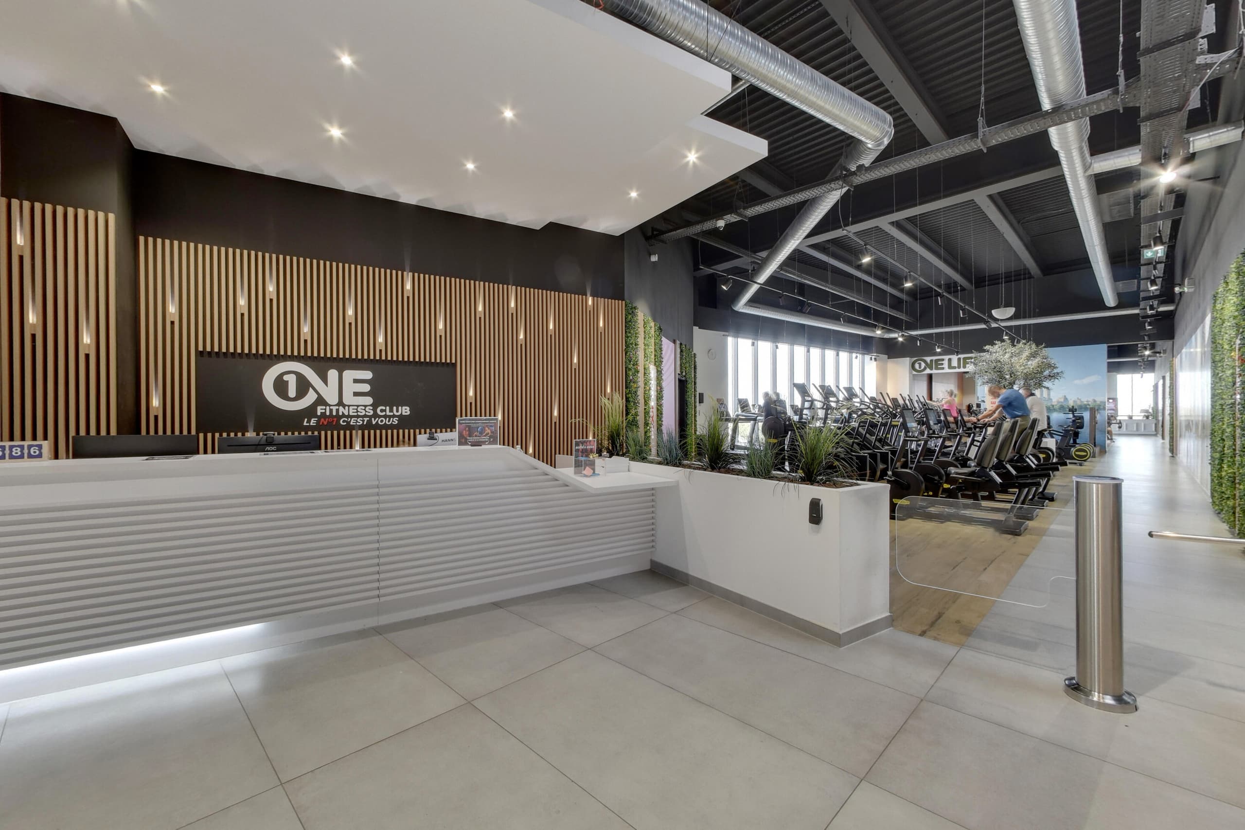 One Fitness — Reichstett (67) — HD Media 360° virtual tour displayed on a smartphone