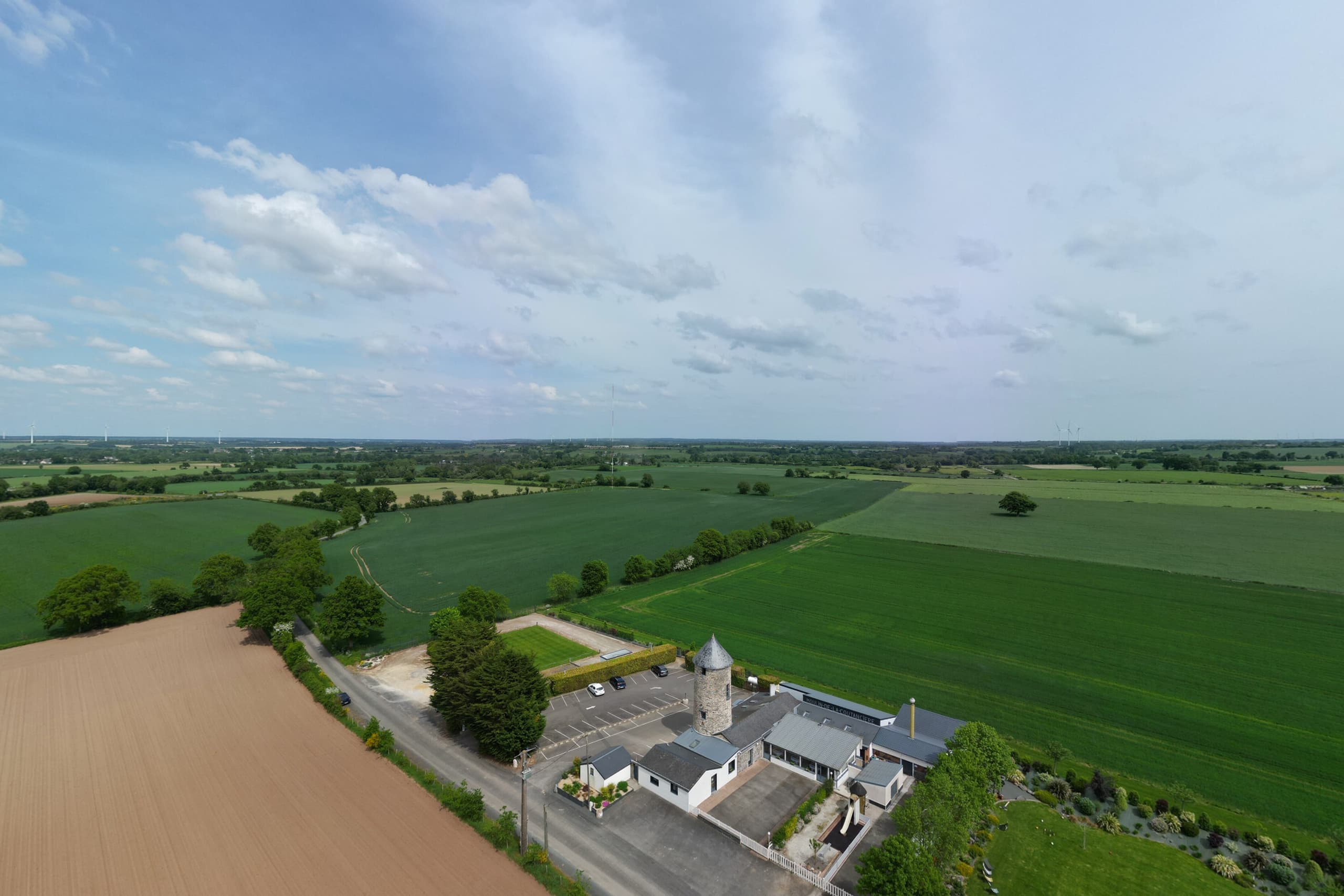 HD Media 360° virtual tour open on a smartphone